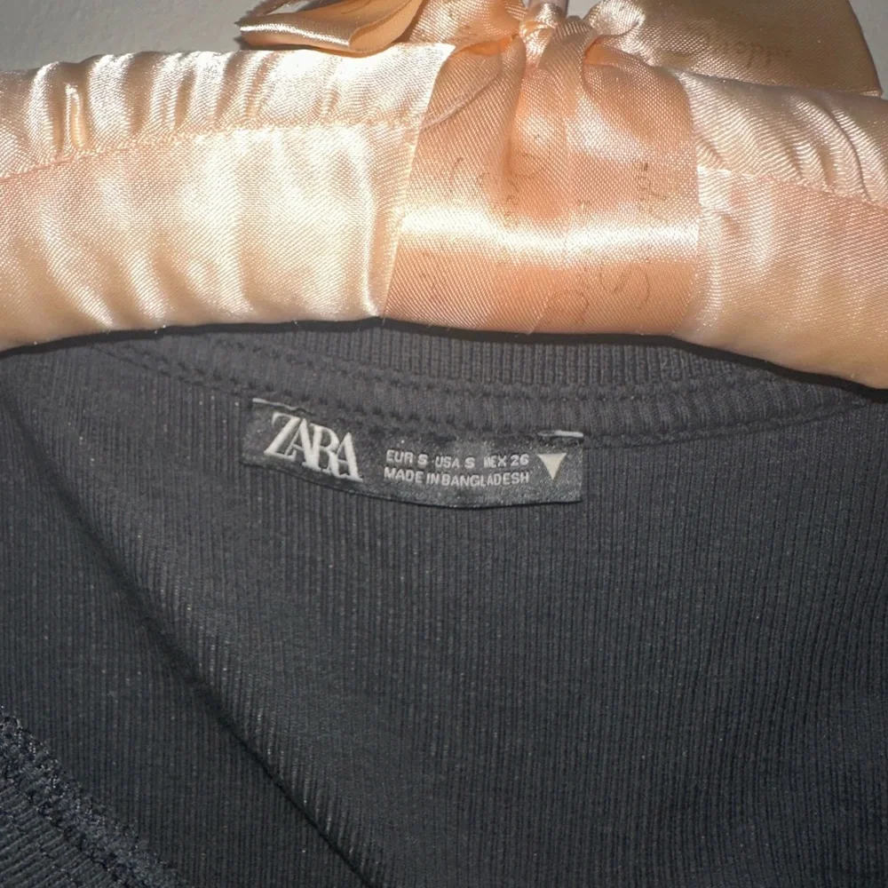 Zara Collared Black Long Sleeve Women's Crop Top - Picture 3 of 3